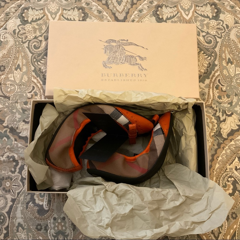 NIB BURBERRY Bridle Brogue Housecheck Cassie Ballerina Flat Womens Sz 37 US 7 - Picture 2 of 7